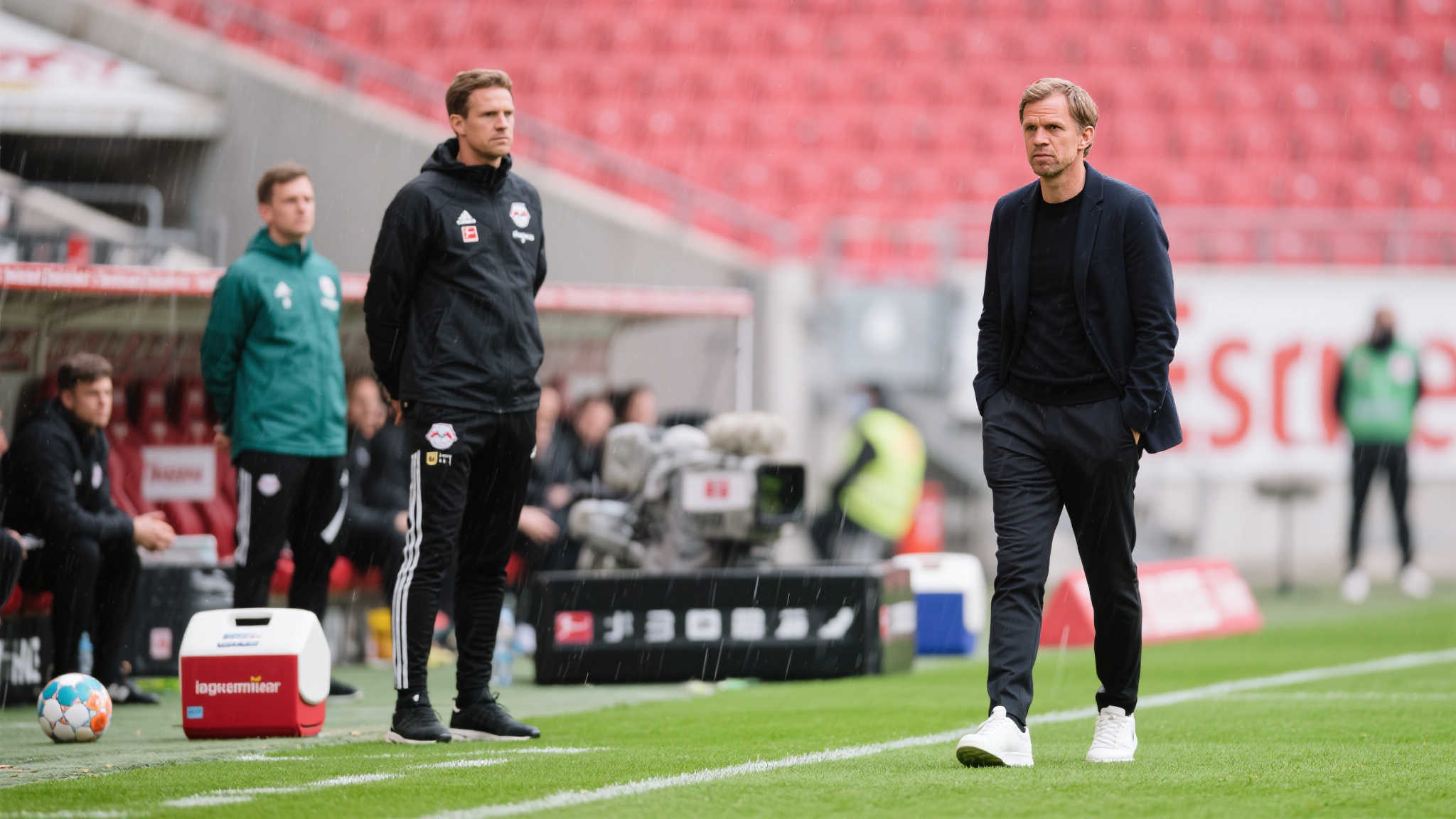 兰扎法梅谈小因扎吉需应对挑战,穆里尼奥再显风采 对比其他同时期崭露头角的新生代主帅,他们如朱利安-