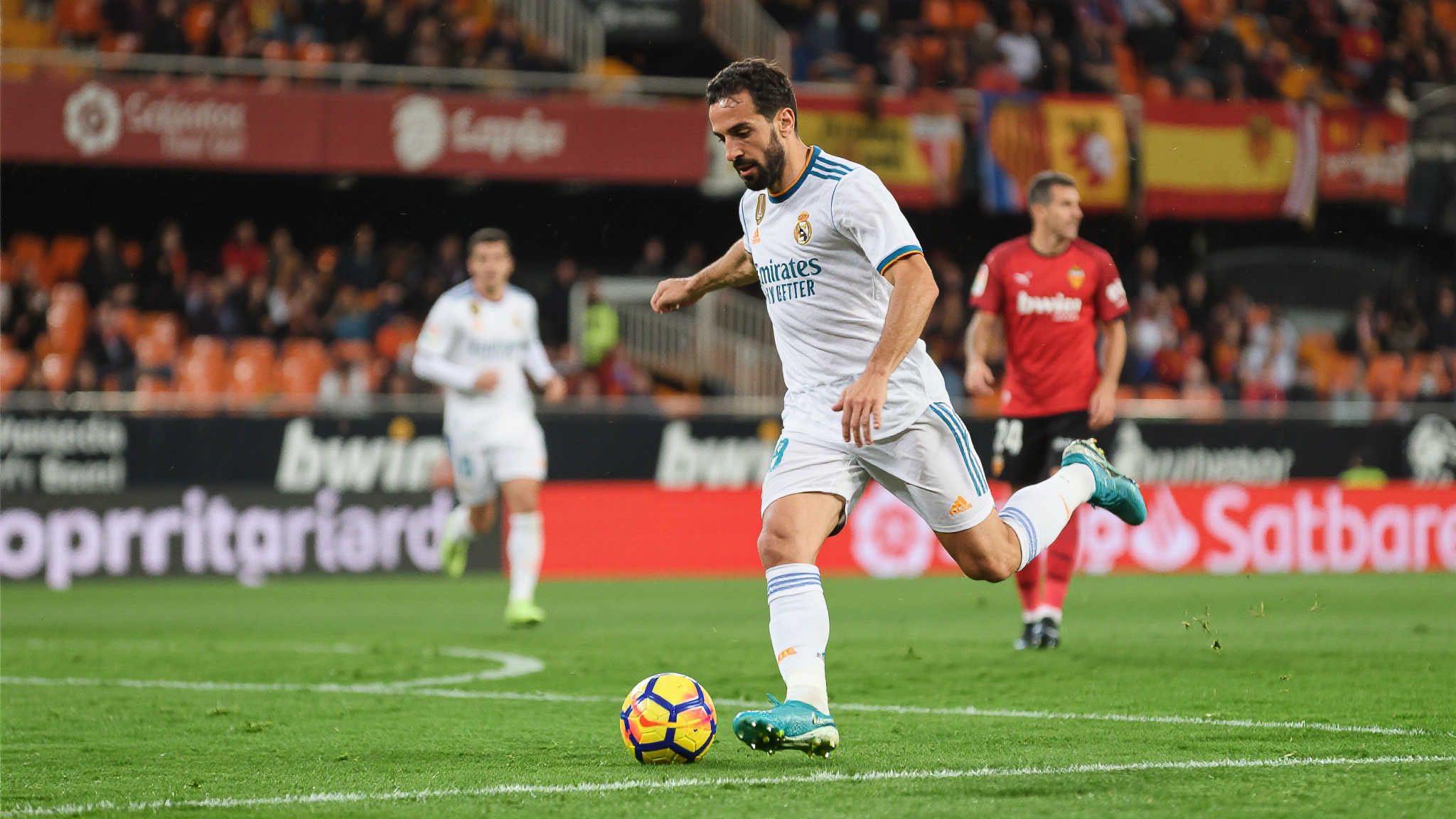 40岁卡索拉引领家乡队重返西甲,宝刀未老未来再展活力 前言:引领传说再现绿茵场,卡索拉用实力书写新传奇!