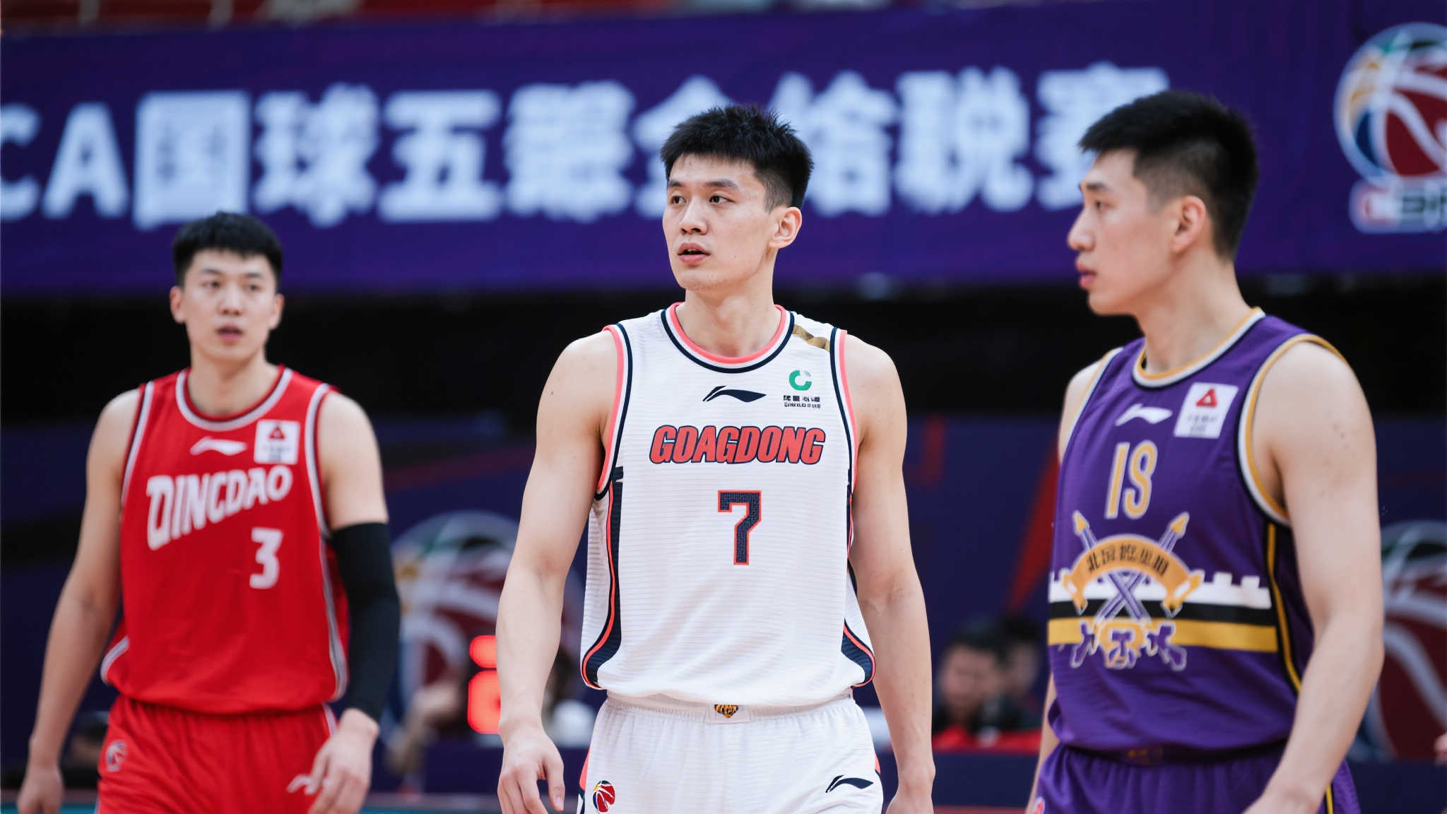 北控盼徐杰未果,陈国豪交易谈判终止 近年来,中国CBA联赛频繁发生球员交易,俱乐部间的